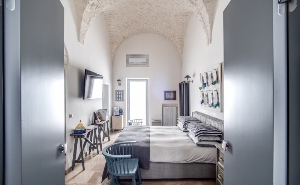 Camera da letto in palazzina storica nel centro di Ostuni